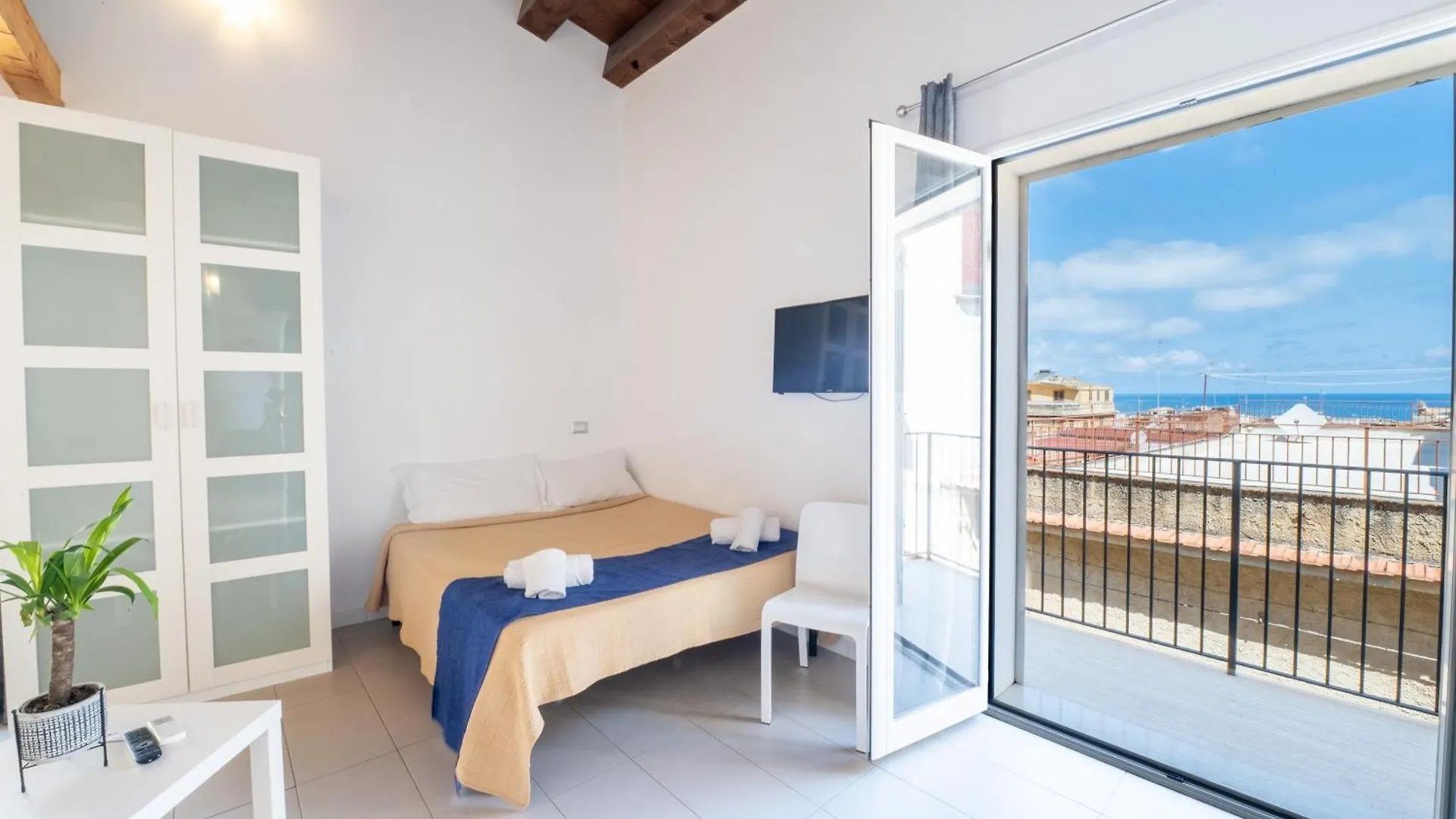 Opera Suite Castellammare del Golfo 0*,