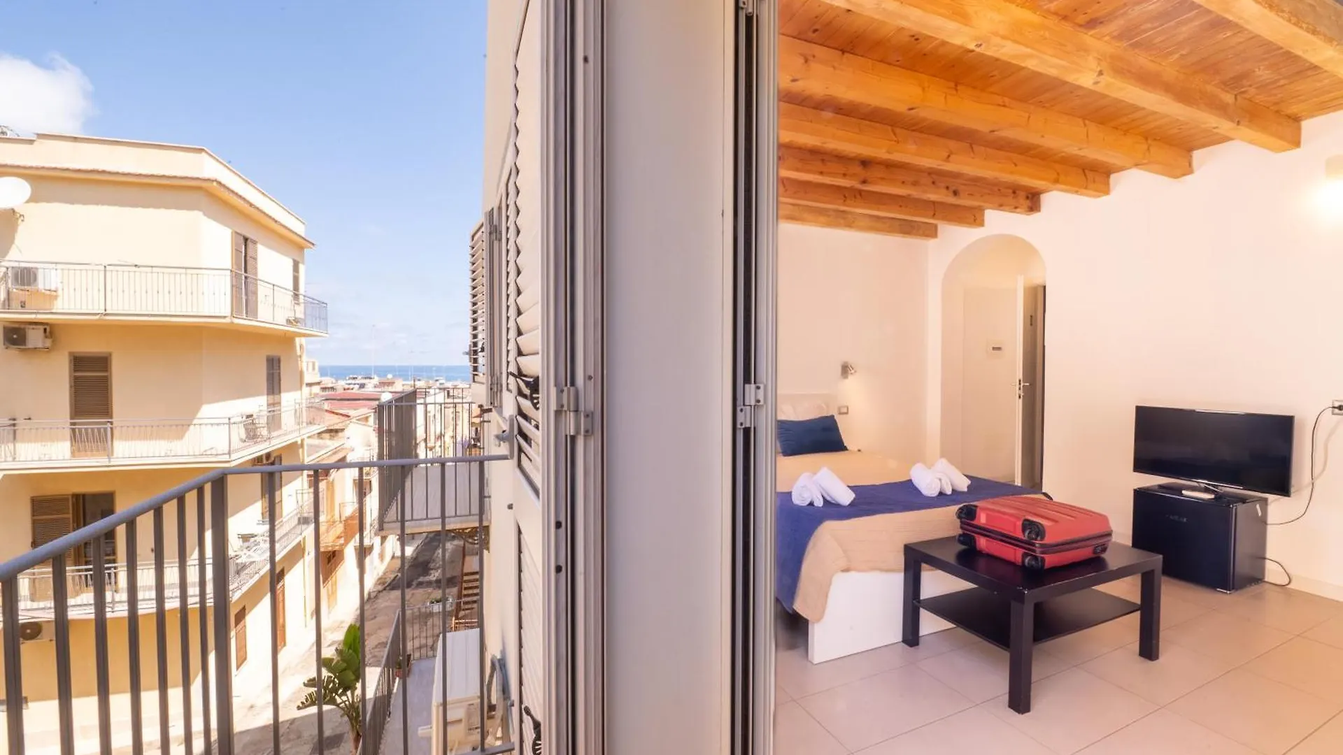 Opera Suite Castellammare del Golfo 0*,