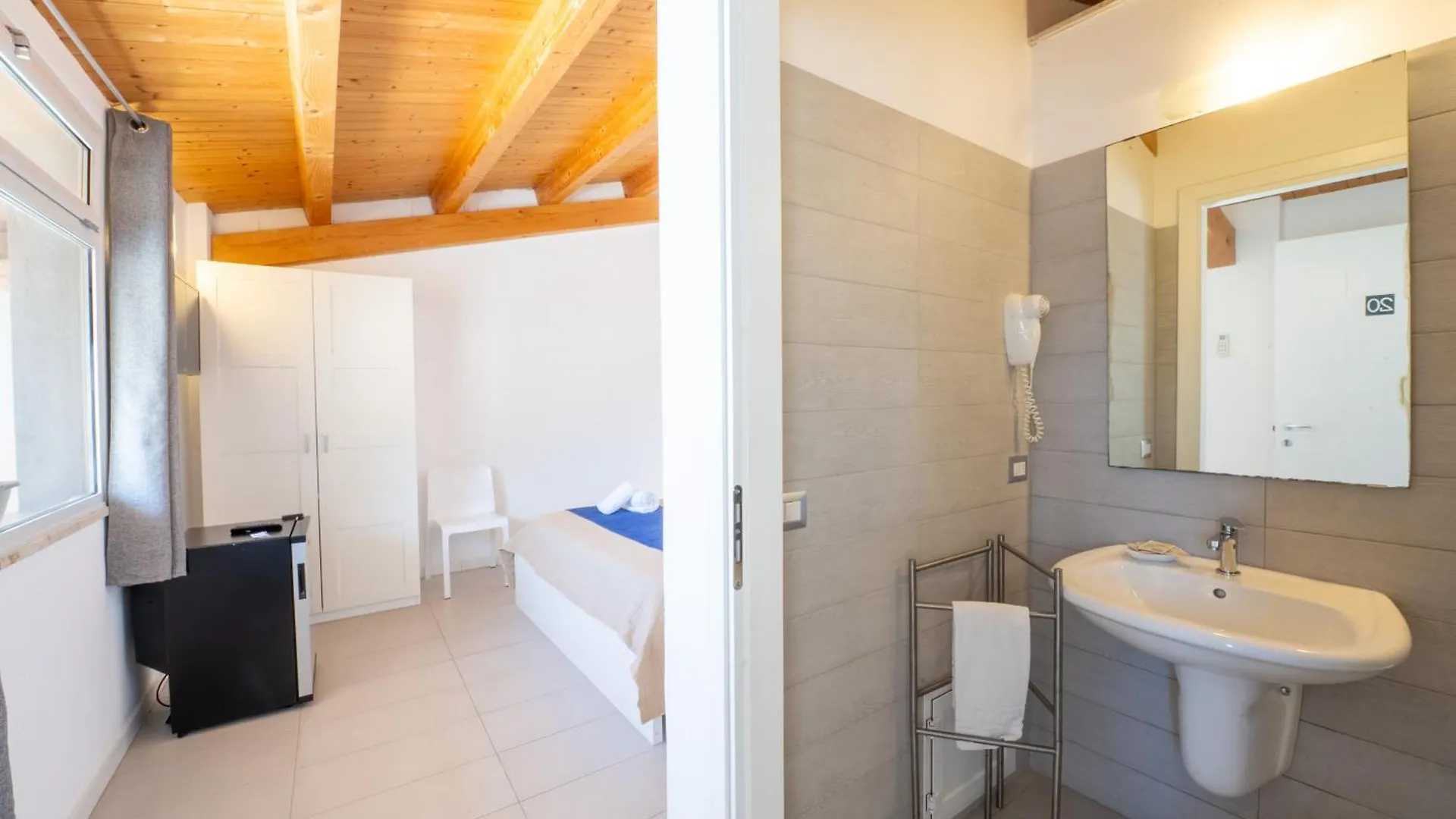 Opera Suite Castellammare del Golfo 0*,  Italia