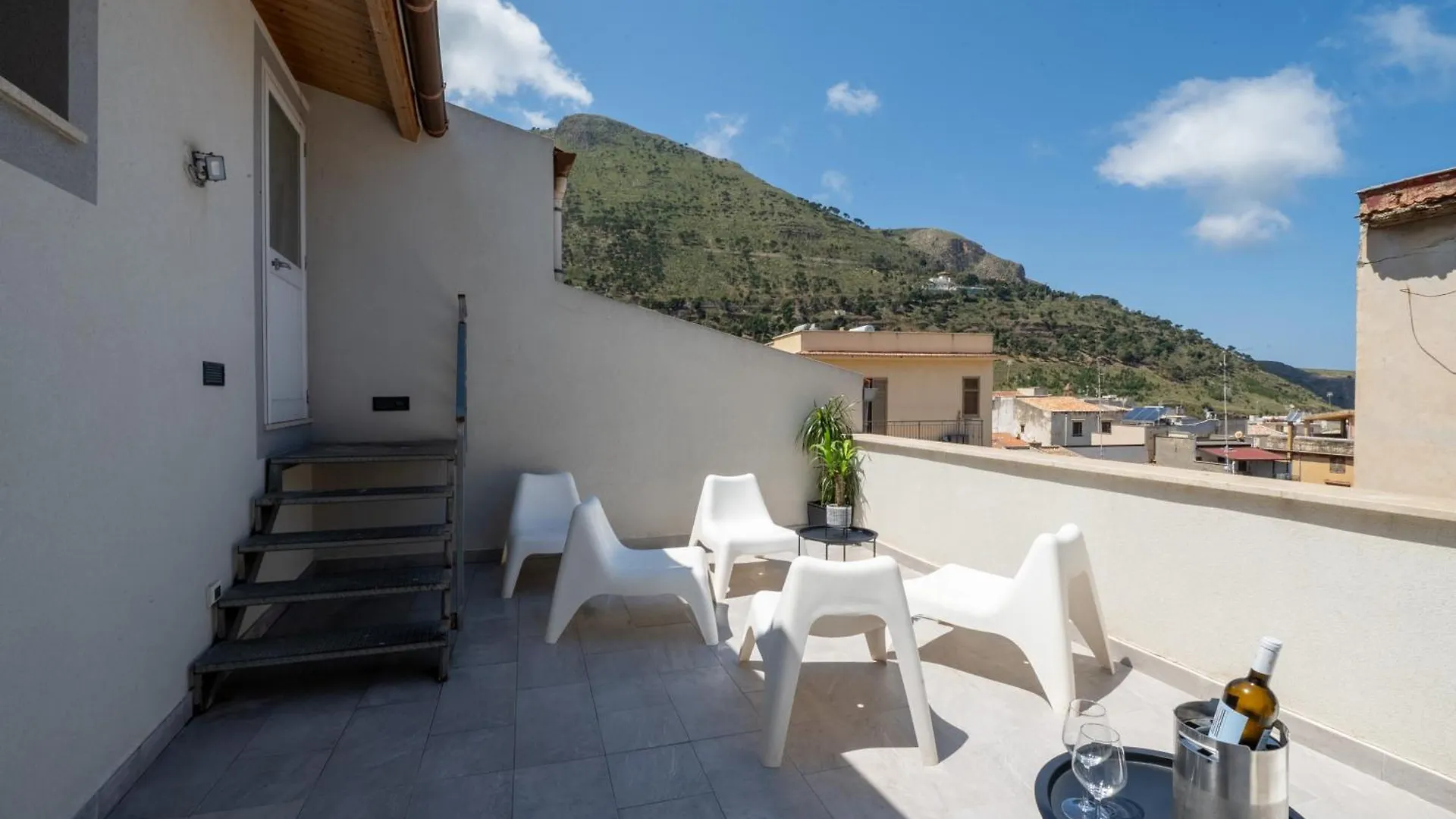 Opera Suite Castellammare del Golfo Bed & Breakfast
